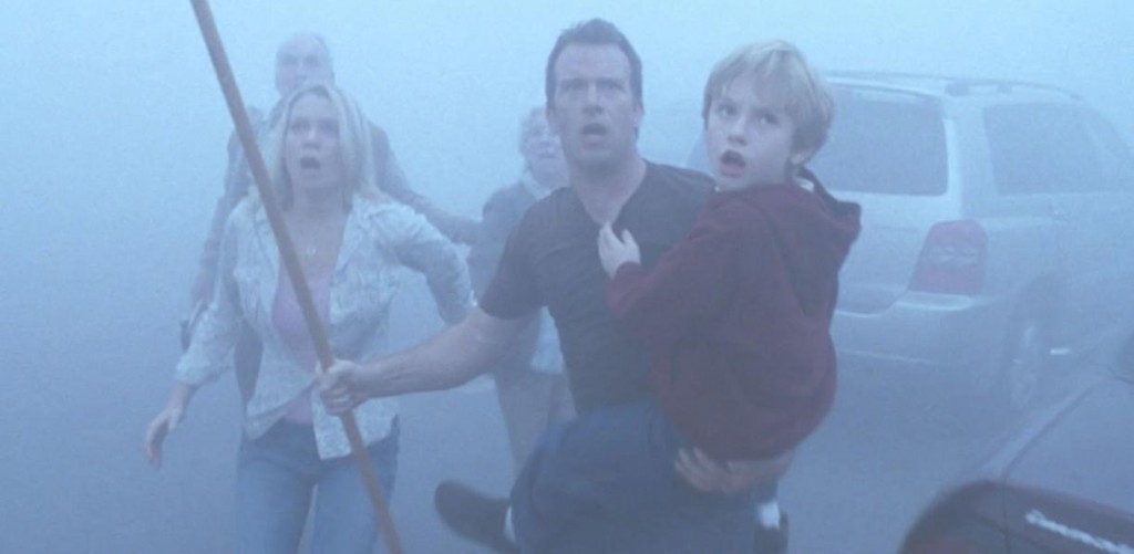 Jeffrey DeMunn, Laurie Holden, Francis Sternhagen, Thomas Jane & Nathan Gamble in The Mist (2007)