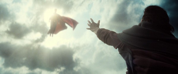 batman-v-superman-trailer-screengrab-10-600x249