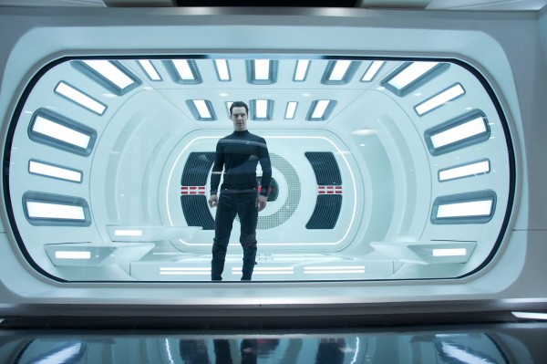 star-trek-into-darkness-benedict-cumberbatch-3-600x399