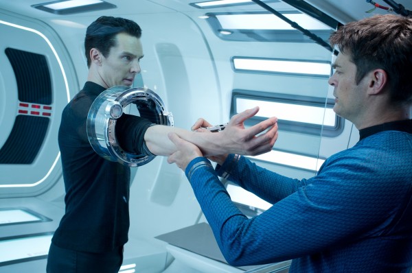 star-trek-into-darkness-benedict-cumberbatch-karl-urban-600x398