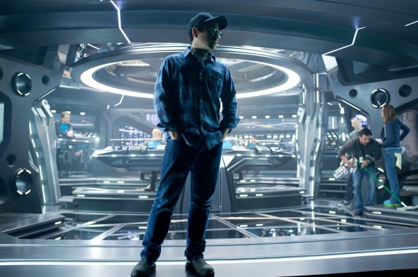 star-trek-into-darkness-jj-abrams-set-photo-1-600x398