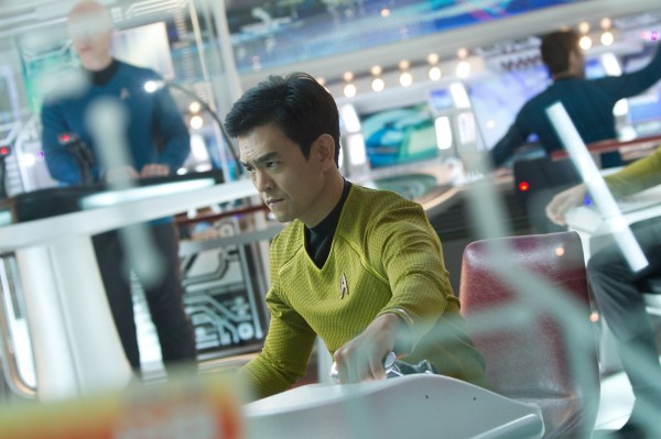 star-trek-into-darkness-john-cho-600x399