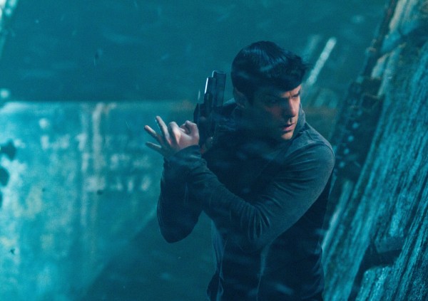 star-trek-into-darkness-zachary-quinto-600x423