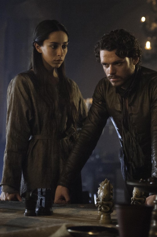 Game-of-Thrones-Talisa-Maegyr-and-Robb-Stark-550x826