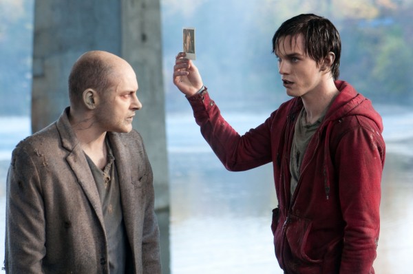 warm-bodies-nicholas-hoult-rob-corddry-600x398