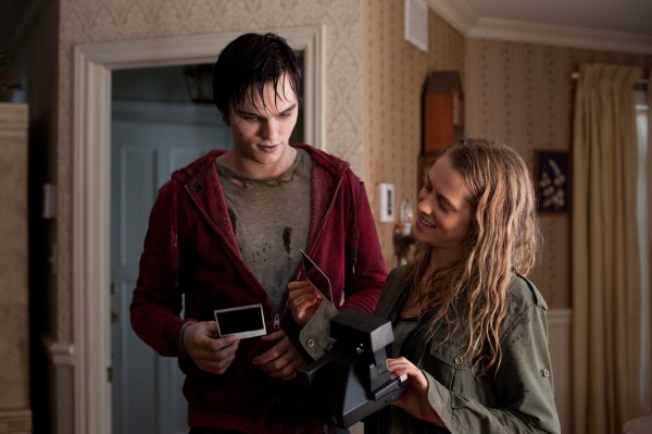 warm-bodies-nicholas-hoult1-600x399