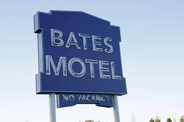 0a2-the-bates-motel-sign