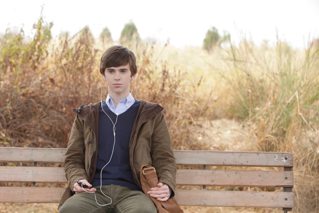 04-freddie-highmore-norman-bates-bus-stop