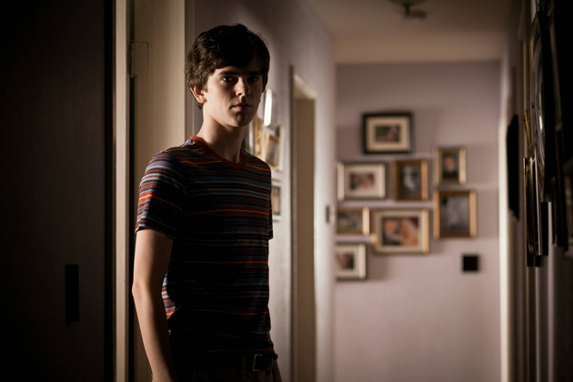 18-freddie-highmore-as-norman-bates