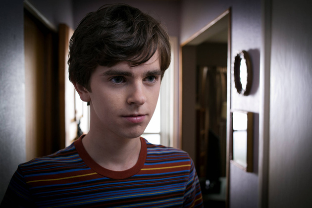 19-freddie-highmore-as-norman-bates