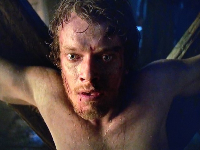 Game-of-Thrones-season-3-episode-2-Theon-Greyjoy-640x480