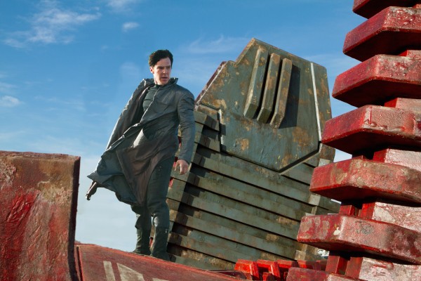 star-trek-into-darkness-benedict-cumberbatch-image-600x400