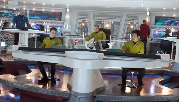 star-trek-into-darkness-bridge-600x344