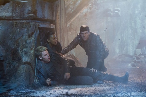 star-trek-into-darkness-chris-pine-zachary-quinto-zoe-saldana-600x400