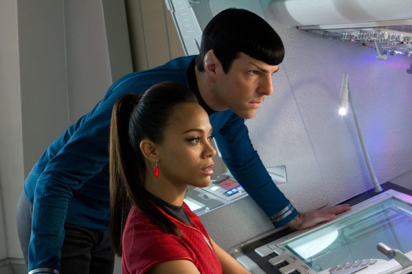 star-trek-into-darkness-zachary-quinto-zoe-saldana-600x400