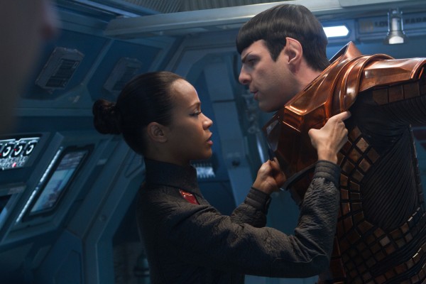 star-trek-into-darkness-zoe-saldana-zachary-quinto-600x400