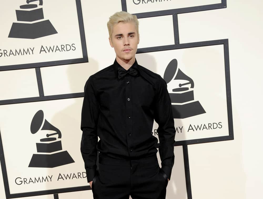 Justin Bieber wore an all-black ensemble at the Grammy Awards.